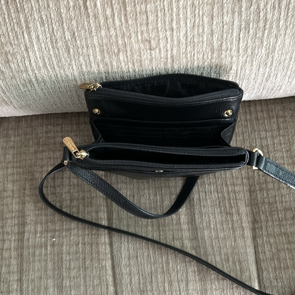 Michael Kors 8 x 6 black triple pouched snap closure Crossbody bag - Picture 8 of 12